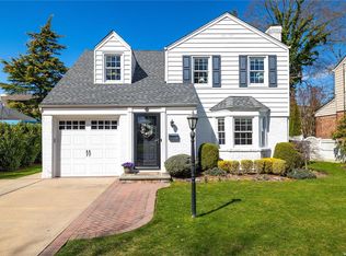 23 Columbia Rd, Rockville Centre, NY 11570