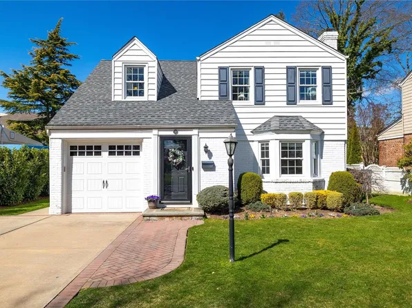 23 Columbia Road, Rockville Centre, NY 11570