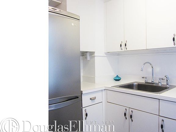 5th image of 7 Park Ave APT 11E