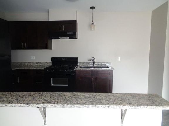 3rd image of 7501 Southwest Hwy APT 2