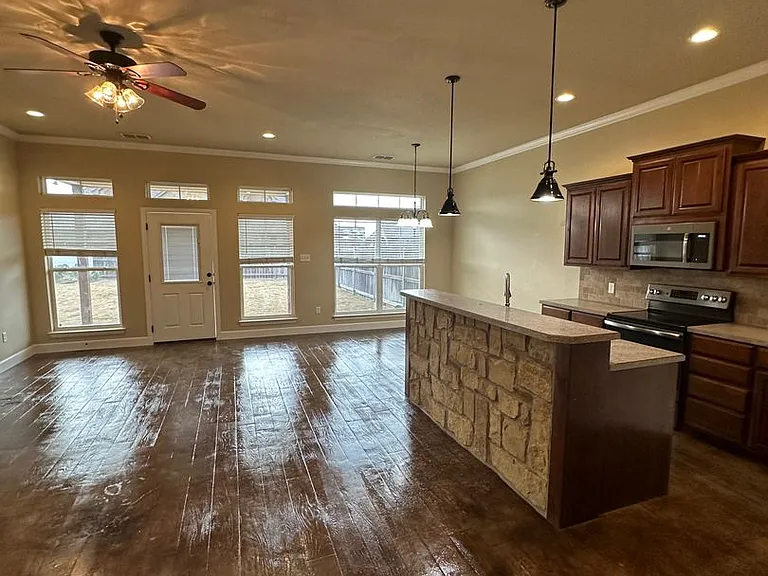 3820 Carrera Ln — Photo 2