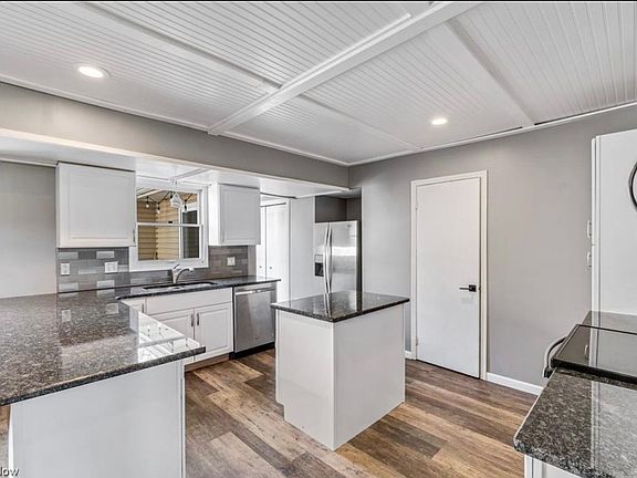 3rd image of 2506 Williamsburg Dr #66