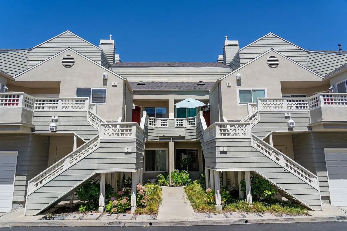 2 bed, 2.0 bath, 1129 sqft, $3,180 — Photo 1