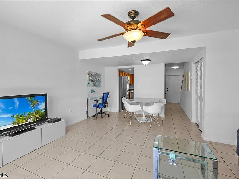 864 Courtington Ln #3 — Photo 6
