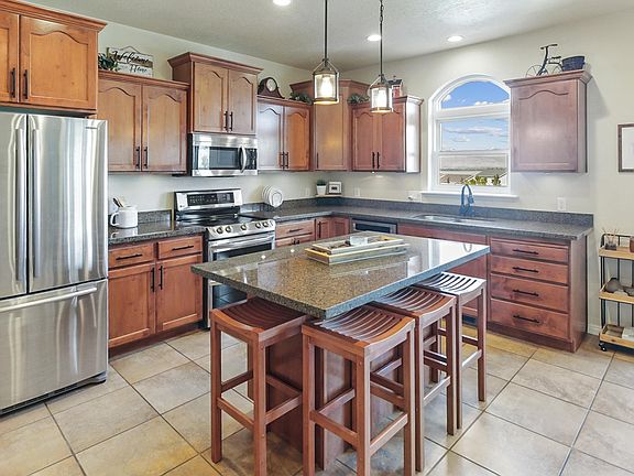 4th image of 32 W Periwinkle Cir