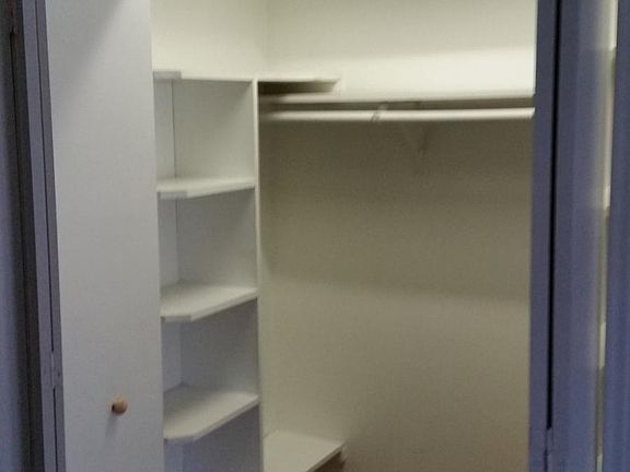 Closet shelving
