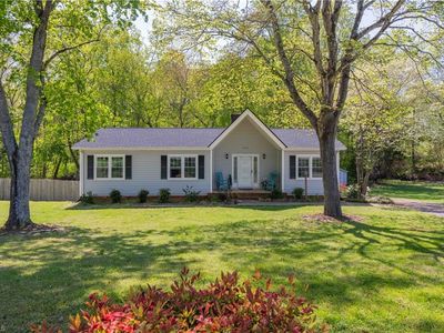 1212 Emerald Dr, Yadkinville, NC, 27055
