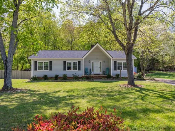 1212 Emerald Dr, Yadkinville, NC 27055