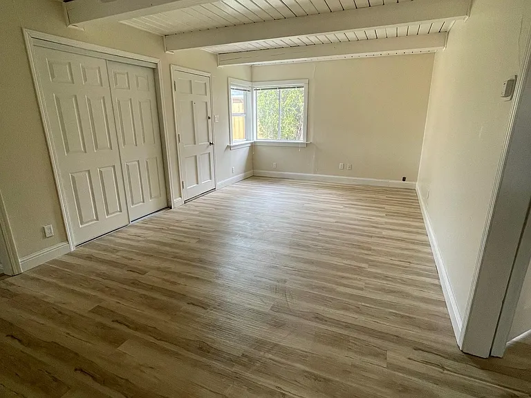 1750 Stratford Dr — Photo 3
