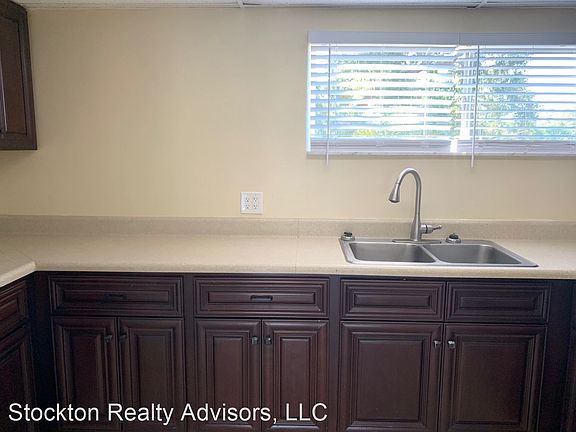 2nd image of 5211 N Tamiami Trl APT 8