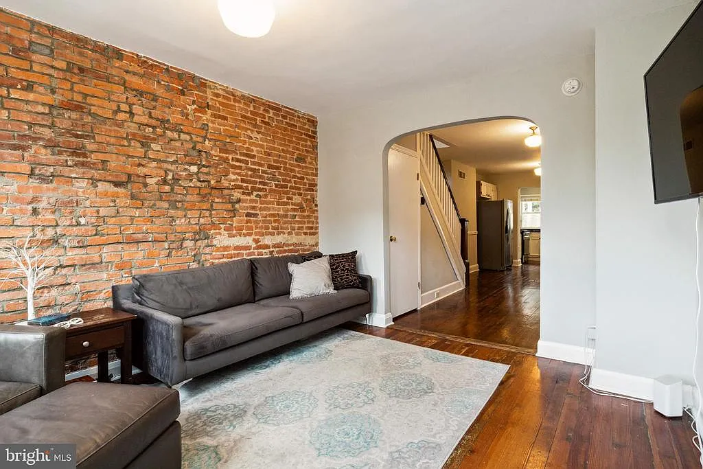 Building Photo - 651 E Clement St