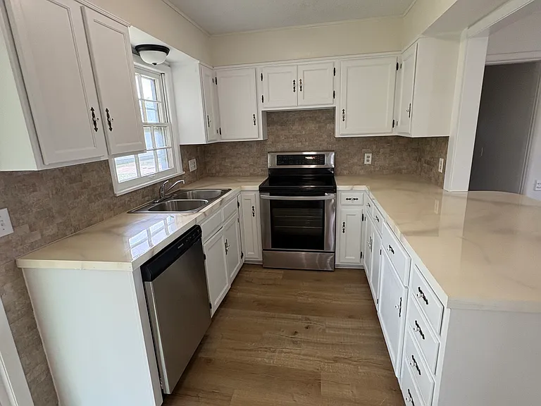 1101 E Denker St — Photo 12