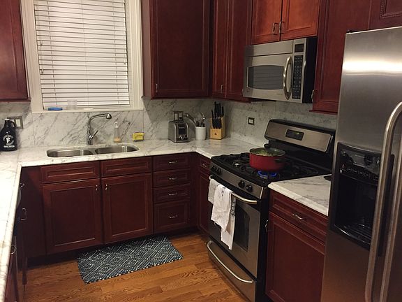 4th image of 1304 N Wood St