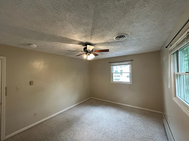 729 James St — Photo 14