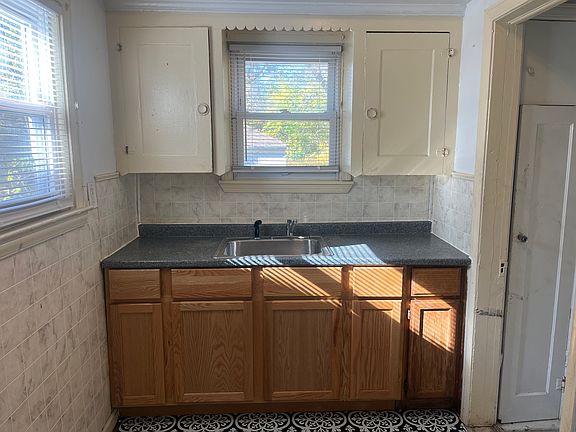 3rd image of 9981 Mettetal St