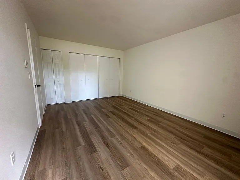 University Park Apartments near Cornell University — Photo 344