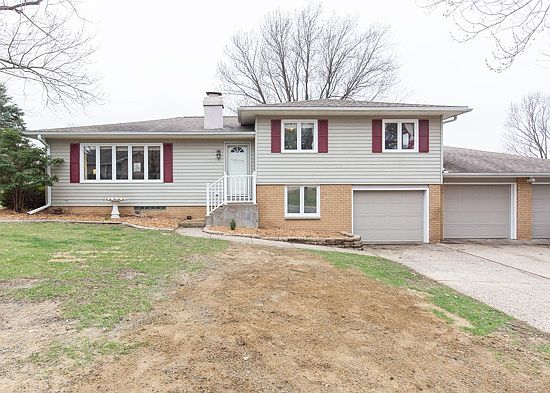 2nd image of 219 Oakwood Pl