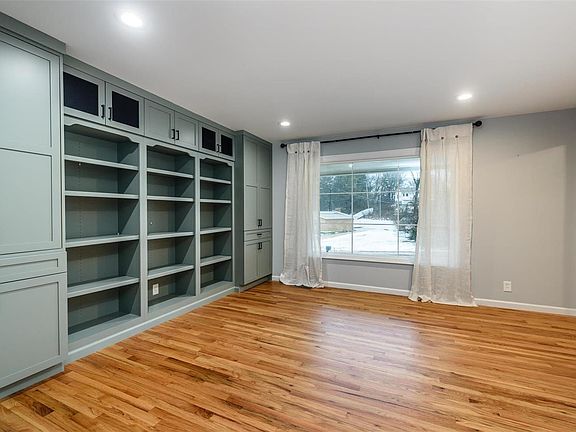 4th image of 84 Forest Crest Dr