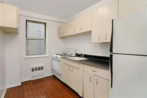 Sold by Douglas Elliman | media 16