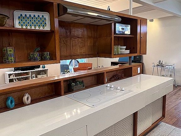 5th image of 126 S Melrose Dr