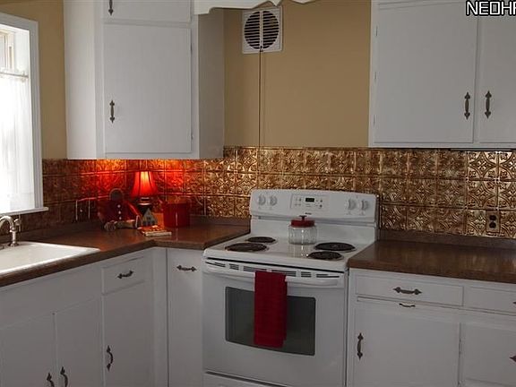 5th image of 7581 Center St