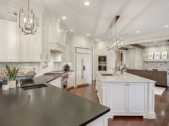 4th image of 1771 Monterey Dr