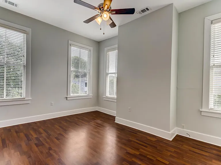 423 E Duffy St — Photo 16