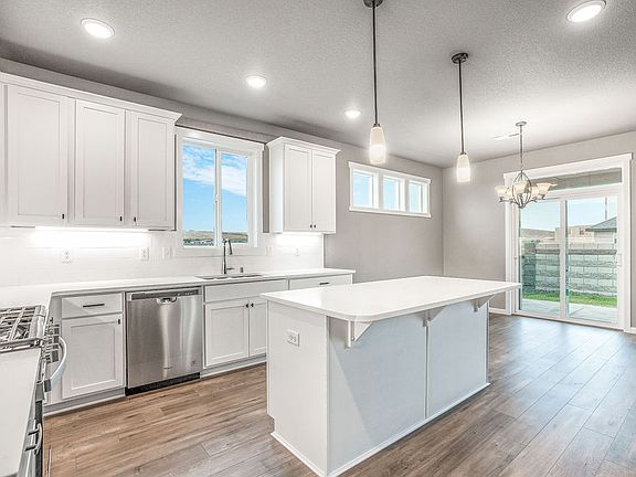 3rd image of 7943 Cardinal Peak St