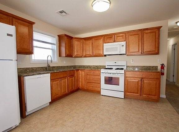 5th image of 246 Grant Ave #1