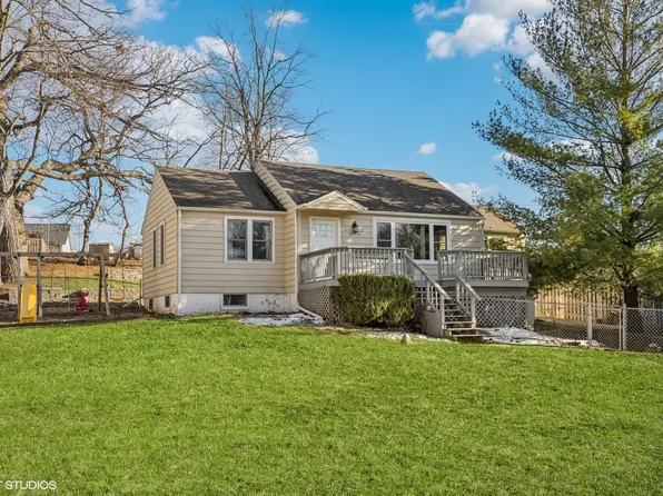 1227 Lincoln Ave, Fox River Grove, IL 60021