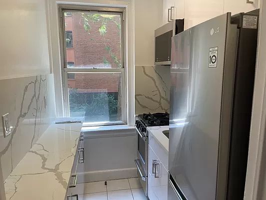 3rd image of 400 E 59th St APT 2G