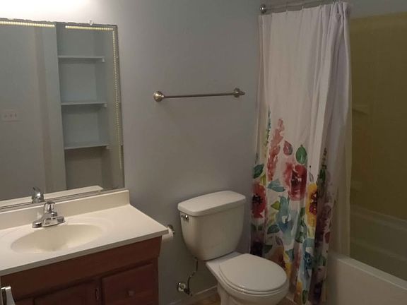 2nd image of 3413 E Lombard St