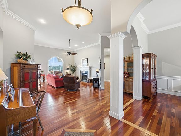 4th image of 223 Dudley Ct