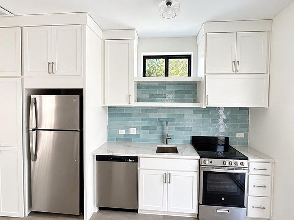 3rd image of 605 E 55th St #4