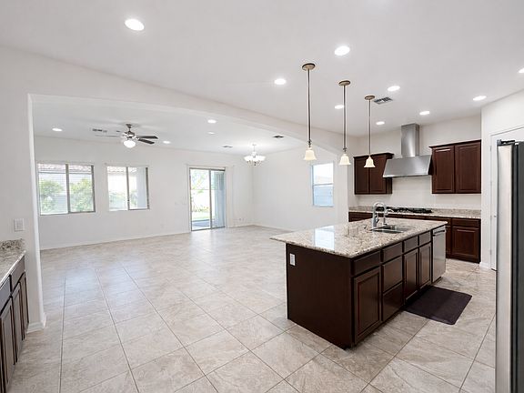 5th image of 4070 S Pearl Dr