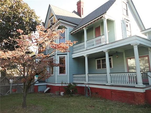 3rd image of 2801 Bayview Blvd