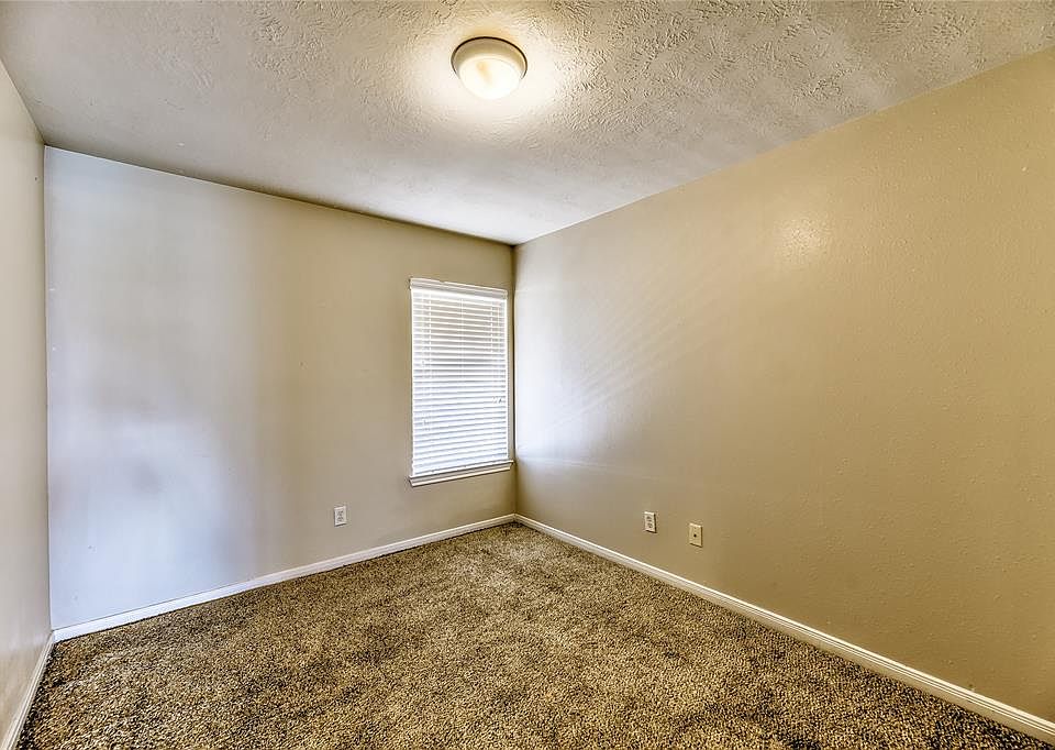 1st image of 445 Carolcrest Ln #122