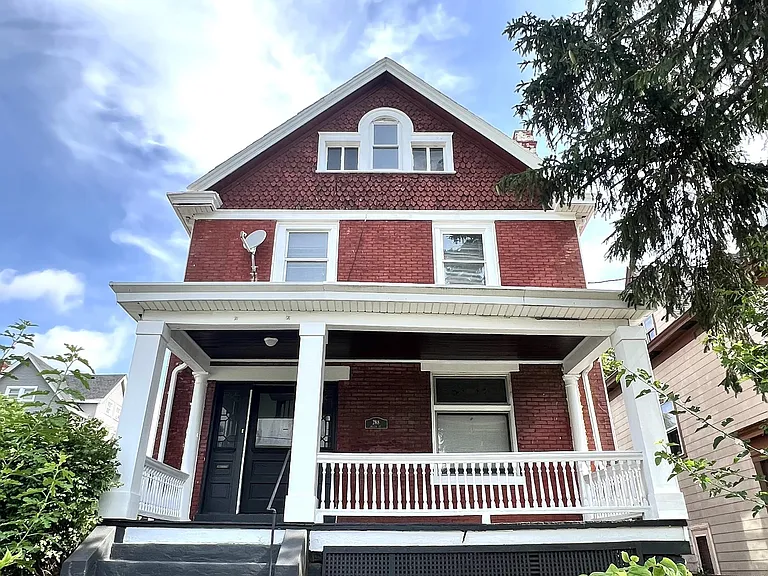 288 Helen St #6 — Photo 1