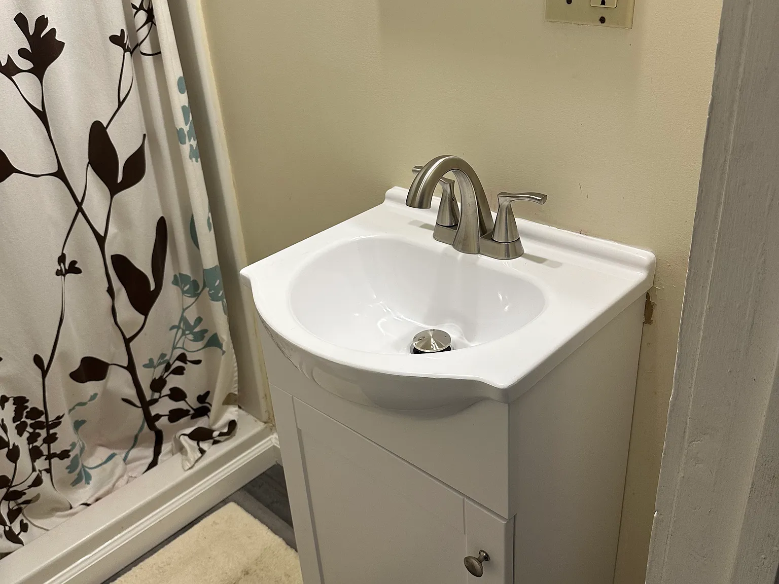 3 bed, 800 sqft, $1,950 — Photo 2