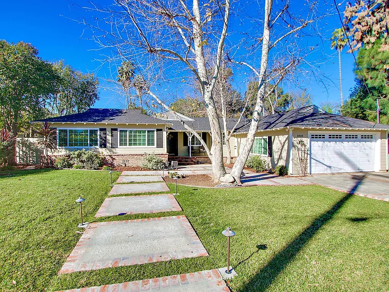 5923 Jumilla Ave — Photo 31