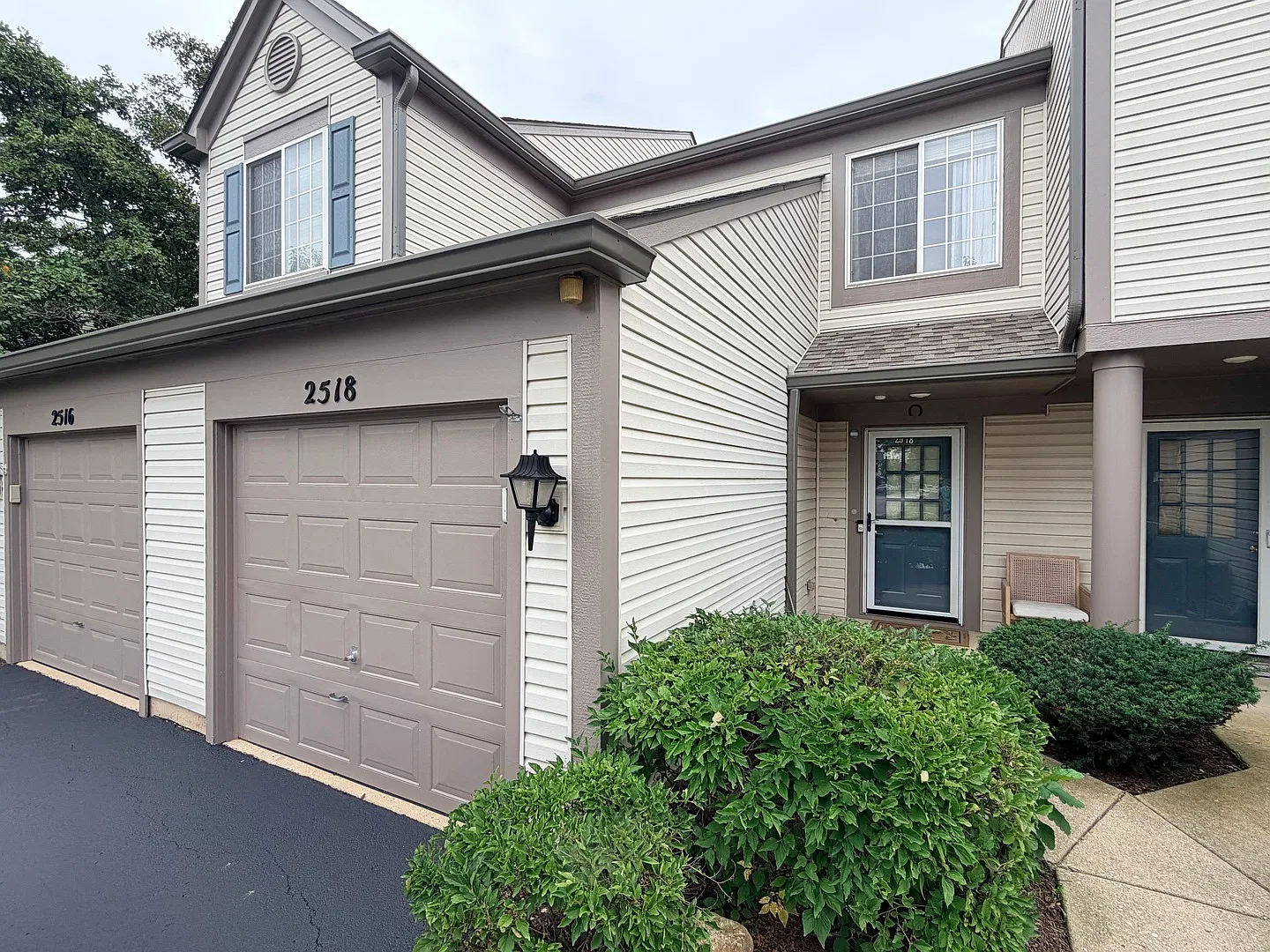 2 bed, 1.5 bath, 1216 sqft, $2,400 — Photo 2