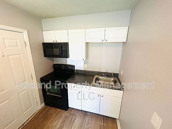 3rd image of 217 Sequoia Dr Unit A