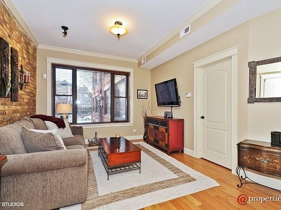 3rd image of 4136 N Kenmore Ave #1