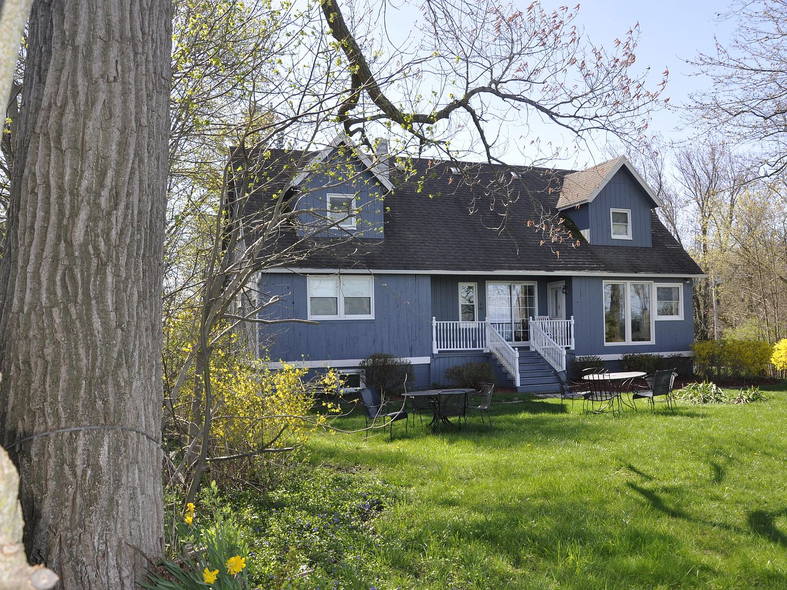 3030 Lakeshore Ave Benton Harbor Mi 49022 Mls 20007273 Zillow