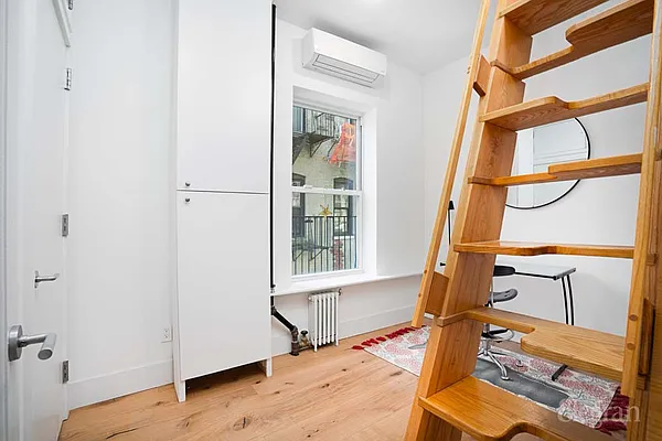 Sold by Elegran | media 37