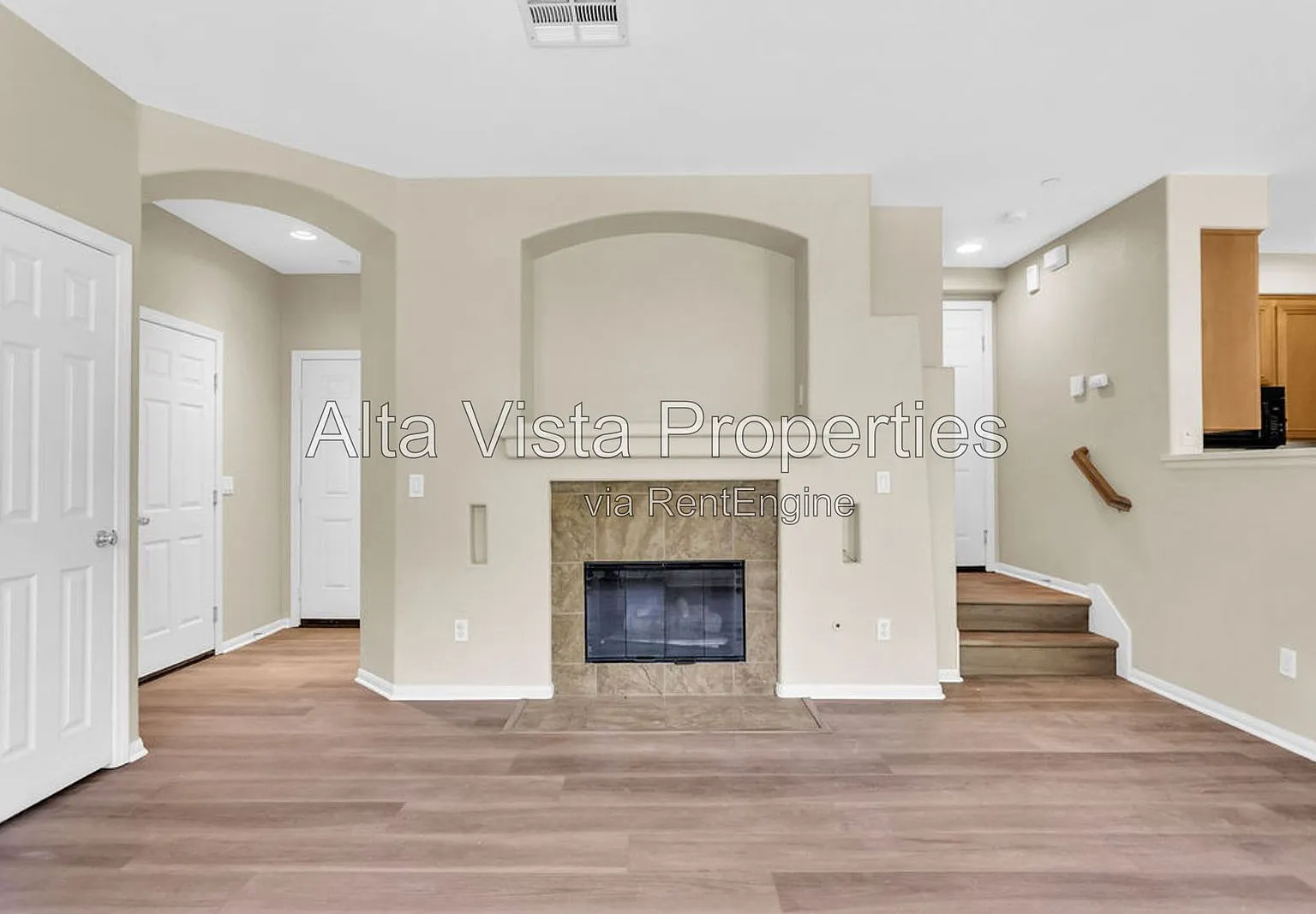 3 bed, 2.5 bath, 1437 sqft, $4,100 — Photo 4
