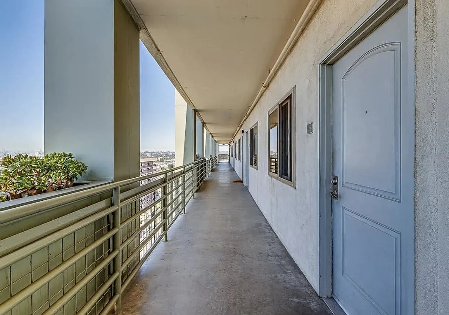 Lovely 1 bedroom overlooking San Diego bay — Photo 2