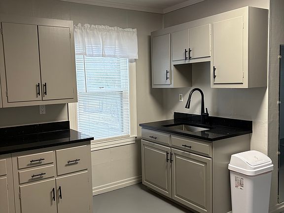 3rd image of 784 Horning Rd