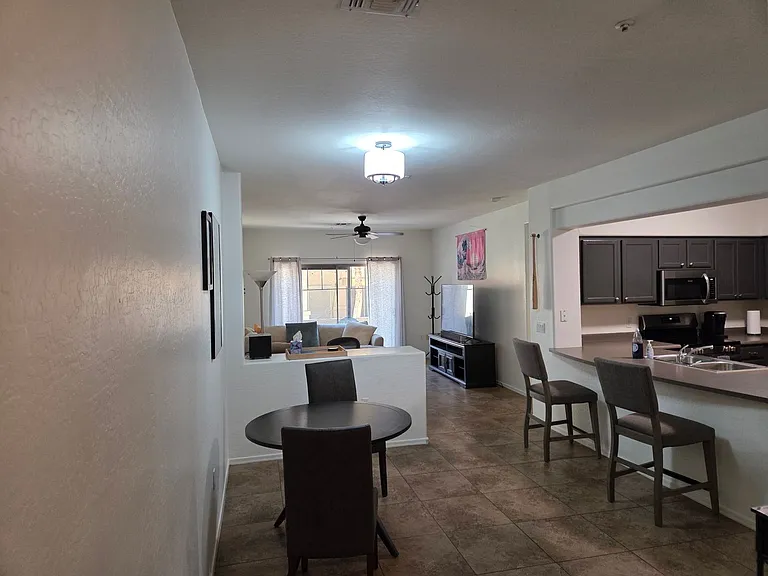 525 N Miller Rd #123 — Photo 2