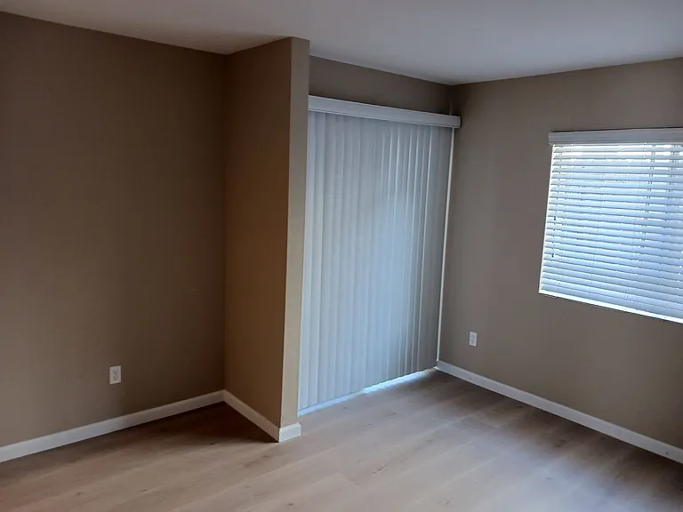 1070 Georgia St — Photo 9
